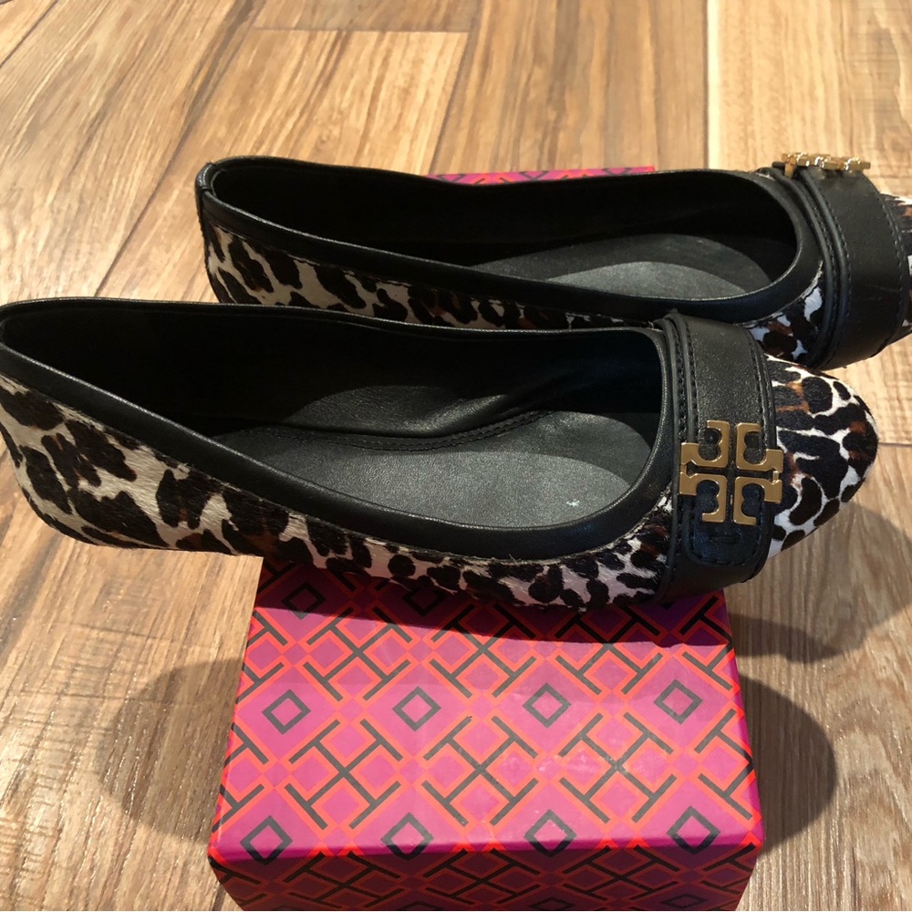 Tory Burch calf hair leopard print Reva ballet flats size 6.5